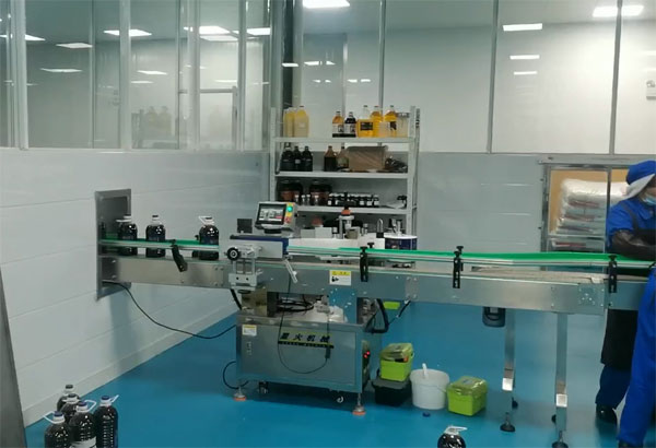 全自動(dòng)耗油灌裝生產(chǎn)線實(shí)拍