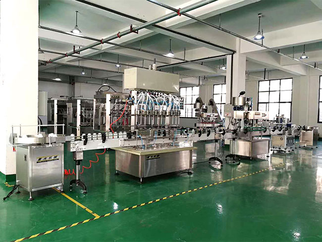 全自動消毒液灌裝機(jī)生產(chǎn)線車間實(shí)拍