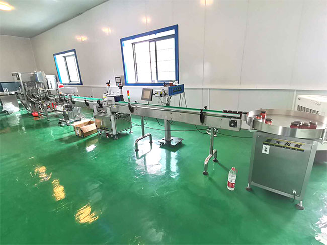 自動(dòng)化雙頭醬料灌裝生產(chǎn)線(xiàn)案例實(shí)拍