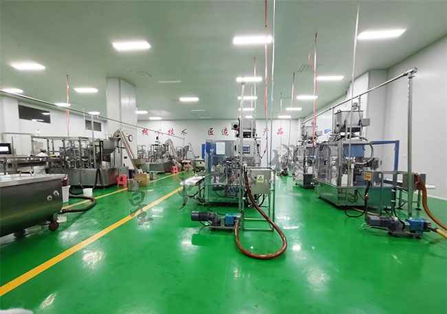 吸嘴袋灌裝旋蓋機(jī)設(shè)備案例實(shí)拍