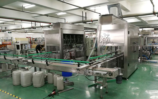 灌裝機(jī)生產(chǎn)廠家裝配車間